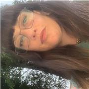 Donna madrelingua italiana disposta a trasferire le proprie conoscenze di lingua italiana a stranieri ed bambini delle elementari